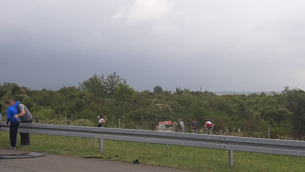 ТЕШКА САОБРАЋАЈНА НЕСРЕЋА НА АУТО-ПУТУ БЕОГРАД-НИШ: Судар два аутомобила, троје мртвих; Страдало и једно дете; Ухапшен фински држављанин (ФОТО СА МЕСТА УДЕСА)